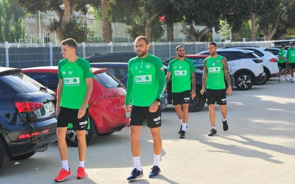 Pruebas para Fidel Chaves en la vuelta al trabajo del Elche - FútbolFantasy