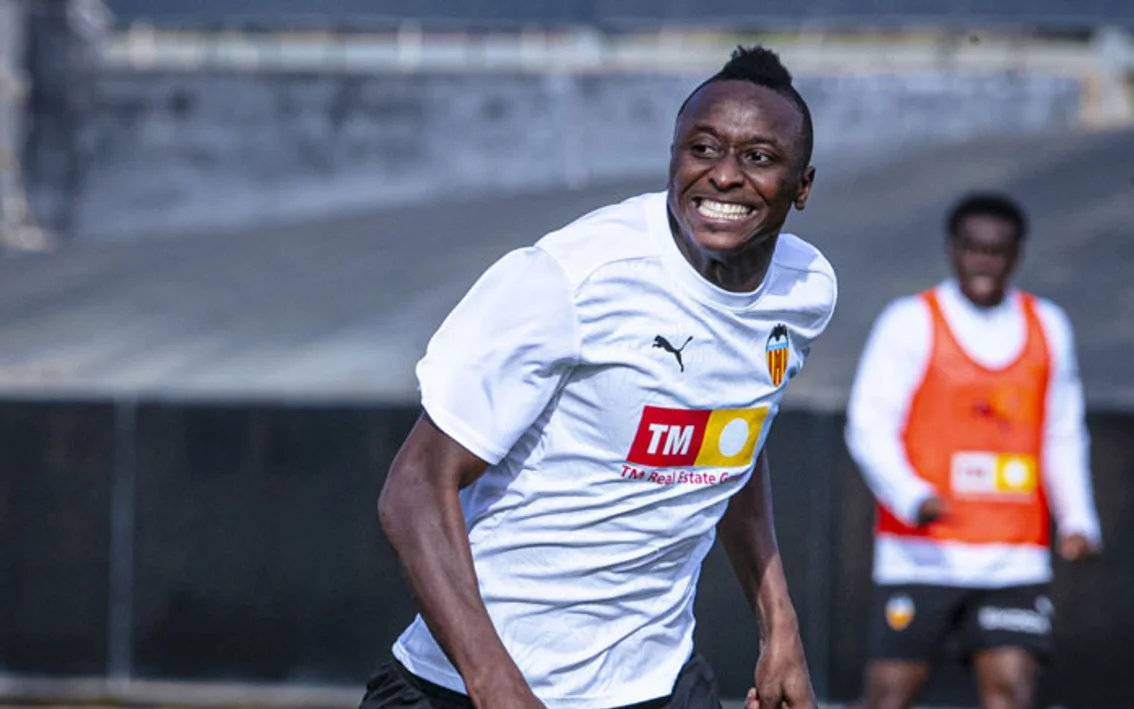 Sadiq vuelve al grupo tras superar el proceso viral - FútbolFantasy
