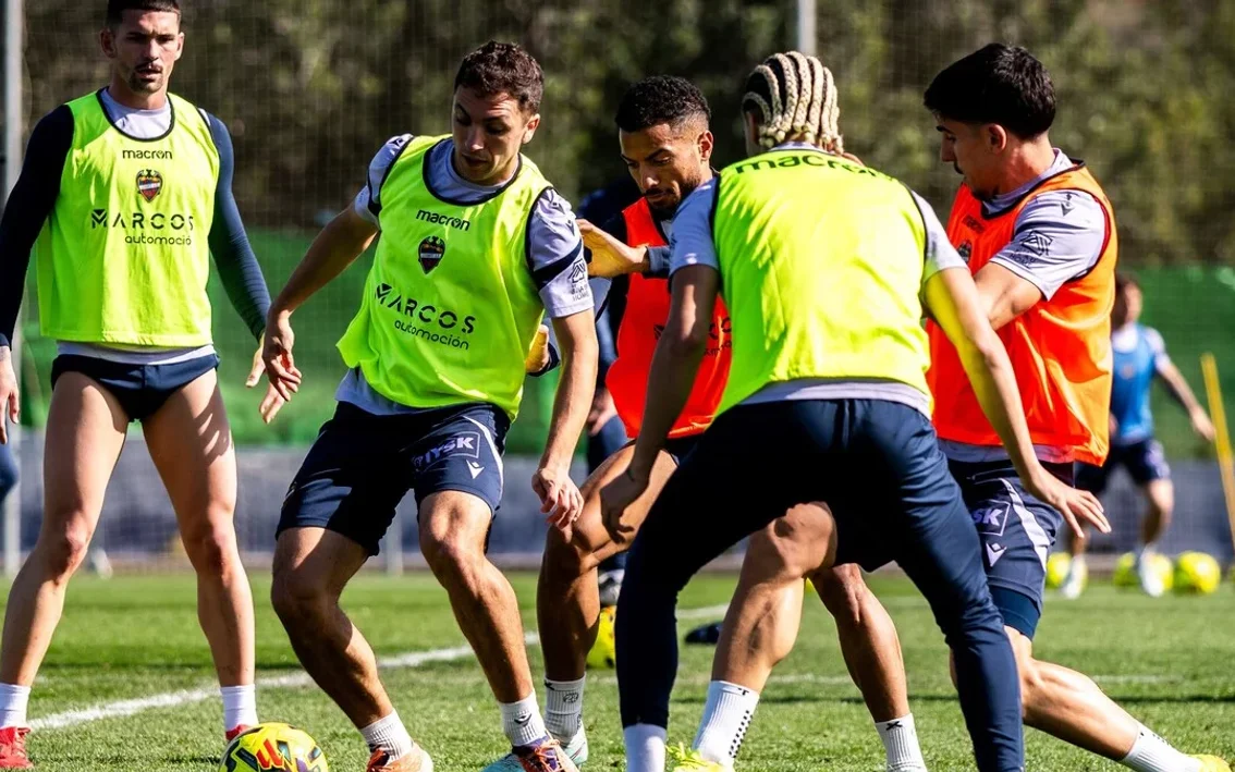 Iker Losada, al margen en la vuelta al trabajo del Levante - FútbolFantasy