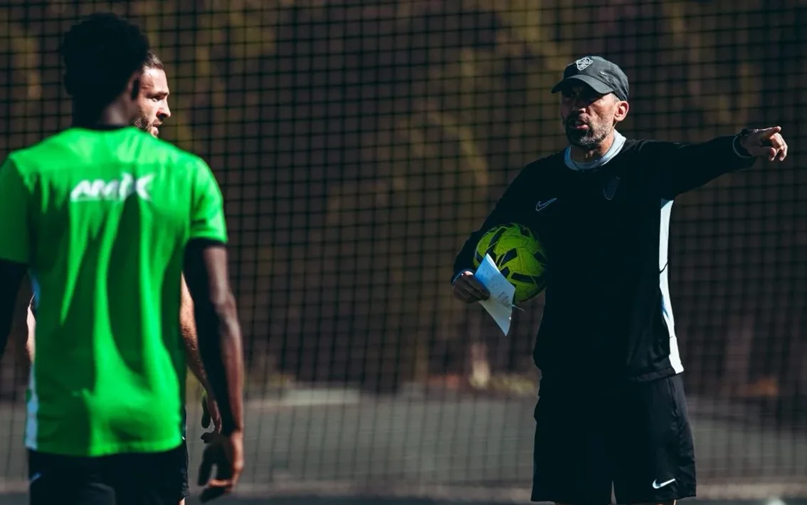 El Elche vuelve al trabajo sin Diangana, Chust, Tete Morente ni Fort ...