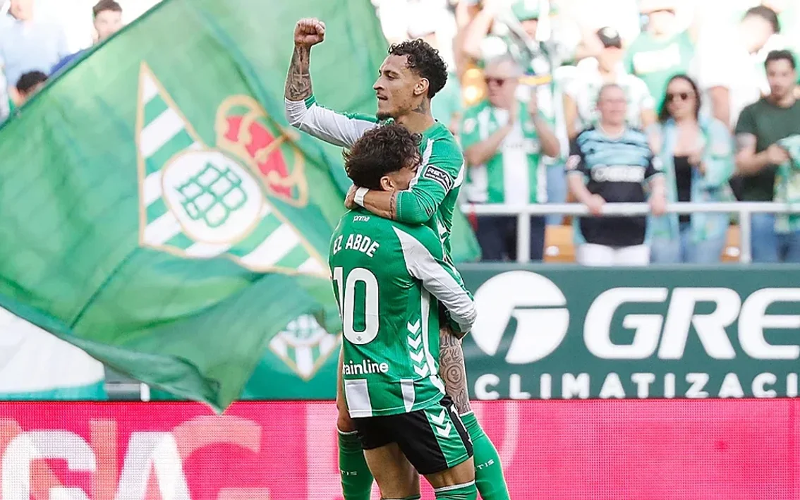 Betis golea 3-0 al Oviedo en La Cartuja y se aferra al quinto puesto; el VAR no interviene en dos goles polémicos — image 3
