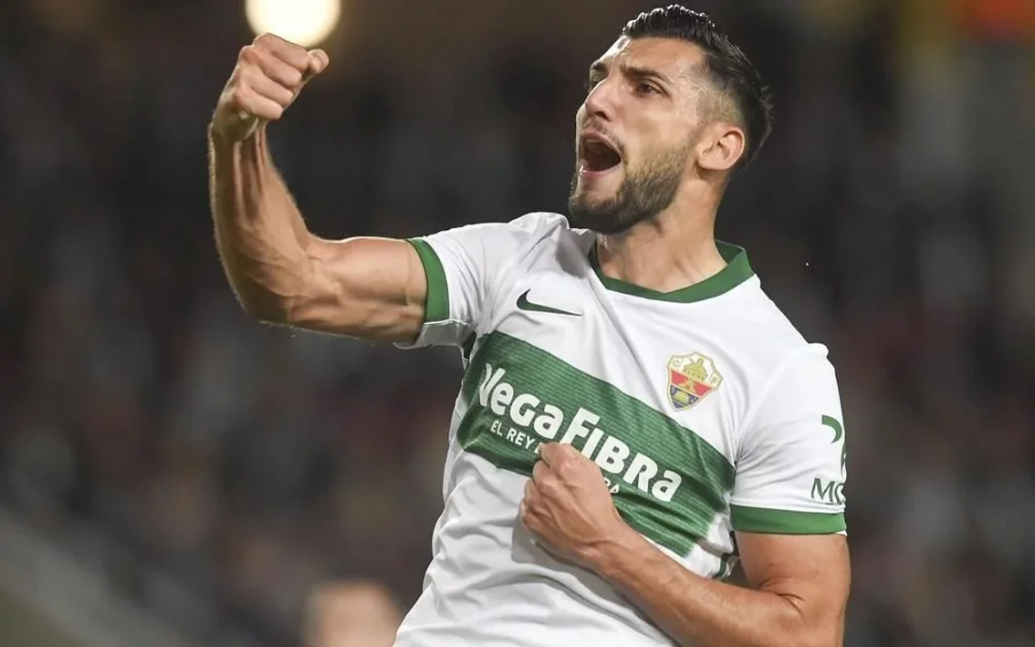 Rafa Mir regresa al Sevilla tras finalizar su cesión en el Elche ...