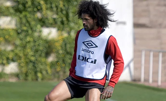 Aridane vuelve a la casilla de salida y genera un problema a Íñigo Pérez