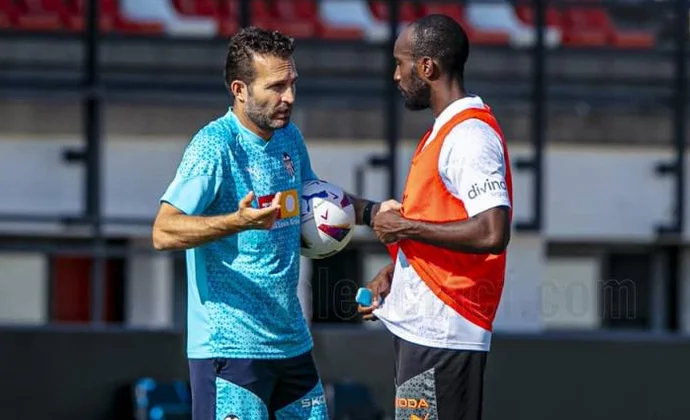 Baraja mima a Foulquier tras comprobar que Gayà lo tiene muy complicado