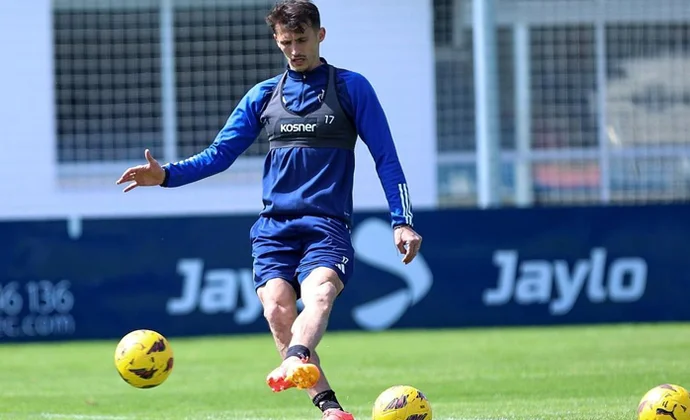 Budimir vuelve al grupo, Aimar Oroz repite, Unai García y Moi, al margen