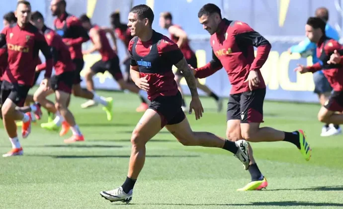 Machís vuelve al grupo y Ousou sigue al margen