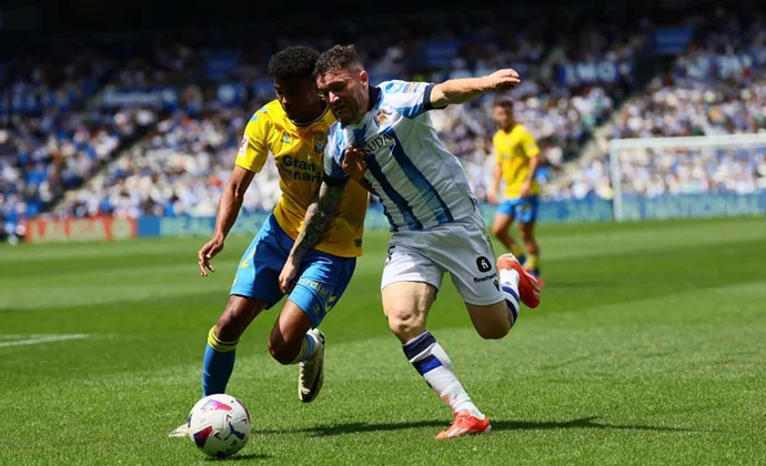 Parte médico oficial de Javi Galán: fractura de falange