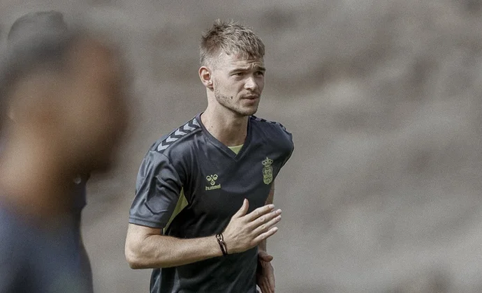 Sinkgraven se lesiona y Pimienta se queda sin laterales izquierdos