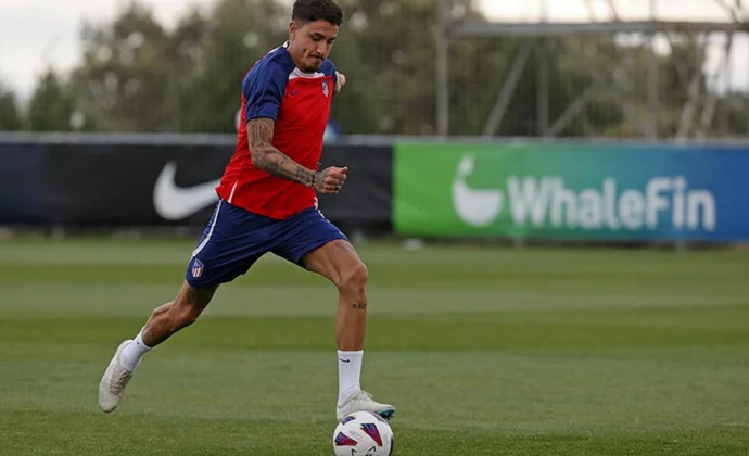 Giménez vuelve al grupo y Simeone ensaya un once sin Llorente