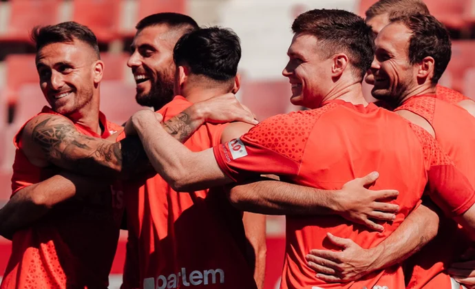 Miguel se recupera del golpe, Yan Couto está enfermo y Stuani no llega