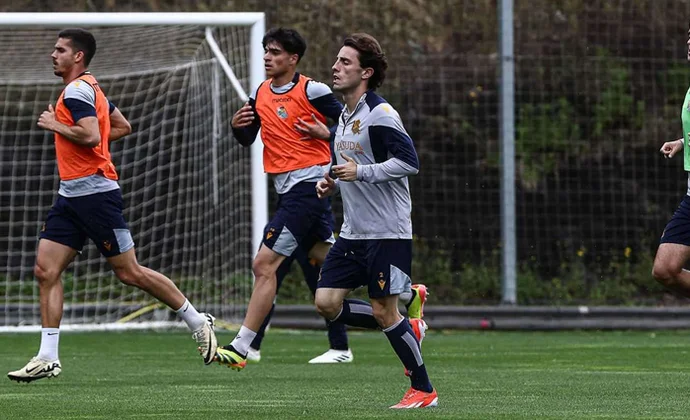 Zubimendi entrena al margen en la vuelta al trabajo