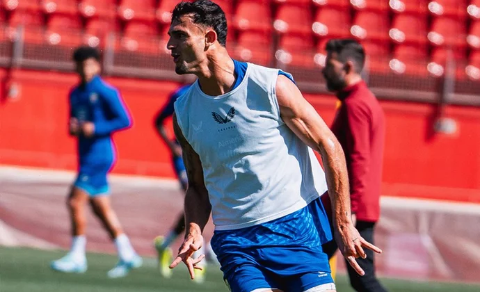 El Almería completa la última sesión sin Baba, operado de apendicitis