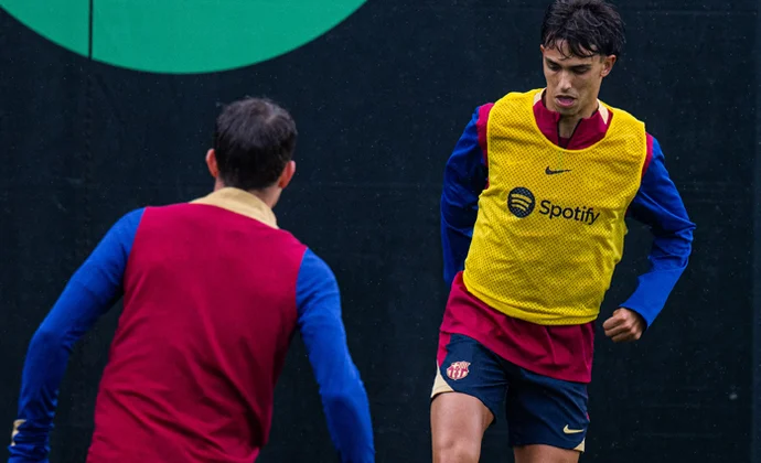 Araujo vuelve al grupo tras la sesión al margen de ayer