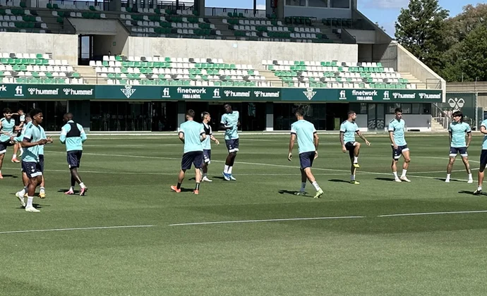 El Betis completa la última sesión sin los cuatro lesionados