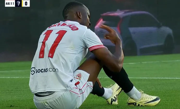 Lukebakio tuvo que ser sustituido en el descanso tras sufrir un pisotón