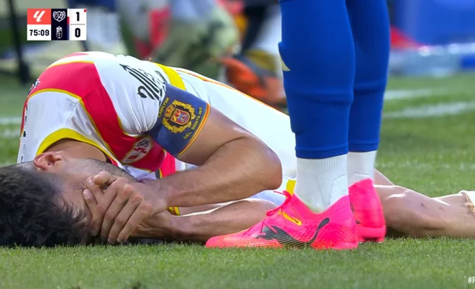 Óscar Valentín fue sustituido por un golpe en la rodilla