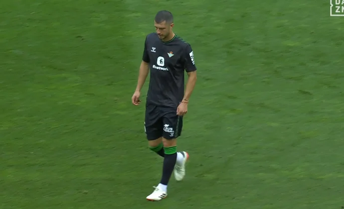 Guido Rodríguez se retiró del partido por molestias