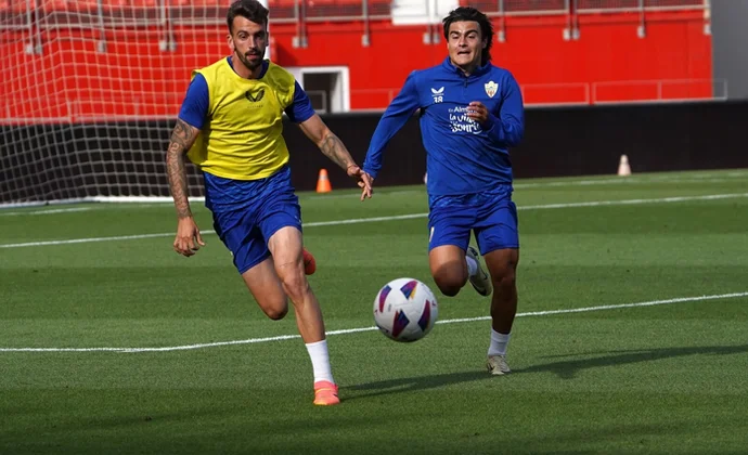 Édgar hace parte de la sesión y Montes trabaja al margen