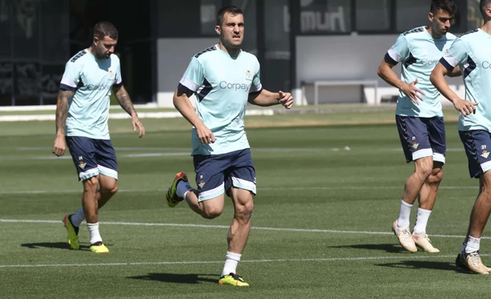 Vuelta al trabajo sin Isco ni Guido. Chimy y Pezzella se prueban