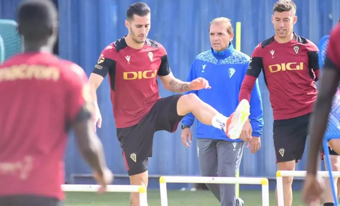 Fali vuelve al grupo. Alejo y Ousou, al margen