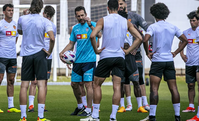 El Valencia vuelve al trabajo sin Thierry, Pepelu ni Hugo Duro, aunque evolucionan bien