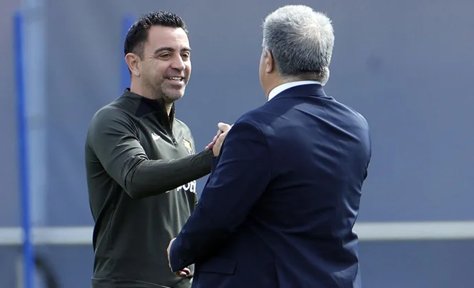 Laporta se reunirá con Xavi esta tarde para aclarar la situación