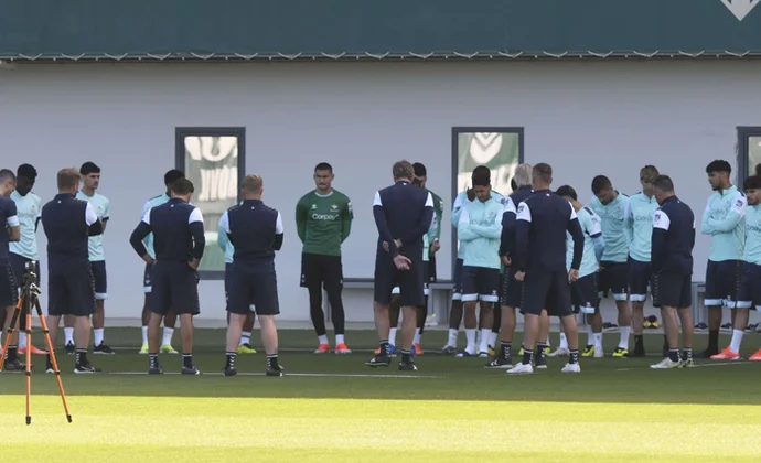 Chimy repite con el grupo. Guido y Pezzella, al margen