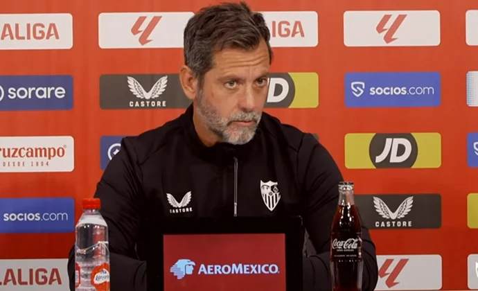 Quique habla de su despedida, descarta a Suso en Bilbao y pone en duda a Acuña