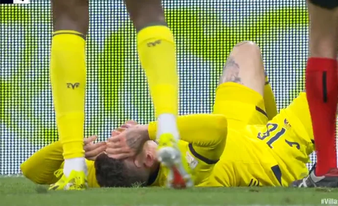 Alberto Moreno acusó el cansancio y fue sustituido por calambres