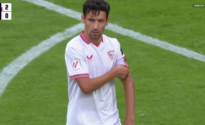 Jesús Navas pide el cambio por molestias en los isquiotibiales