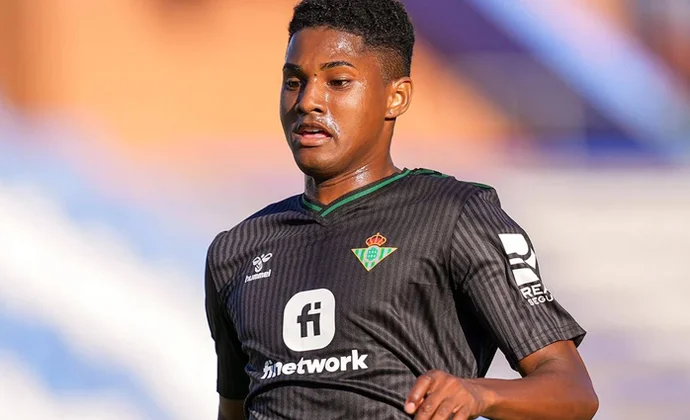 Principio de acuerdo de Real Betis y Olympique de Lyon por el traspaso de Abner Vinicius