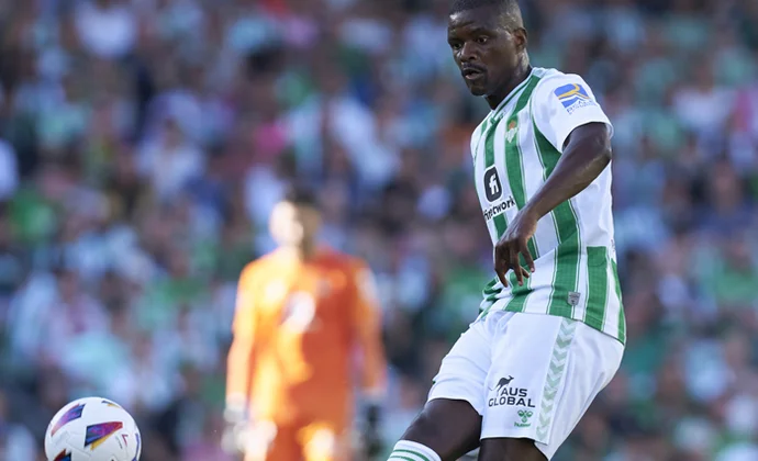 William Carvalho fue sustituido en el descanso por molestias