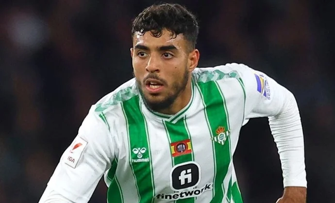 El Crystal Palace sube su oferta por Chadi Riad y el acuerdo está cerca