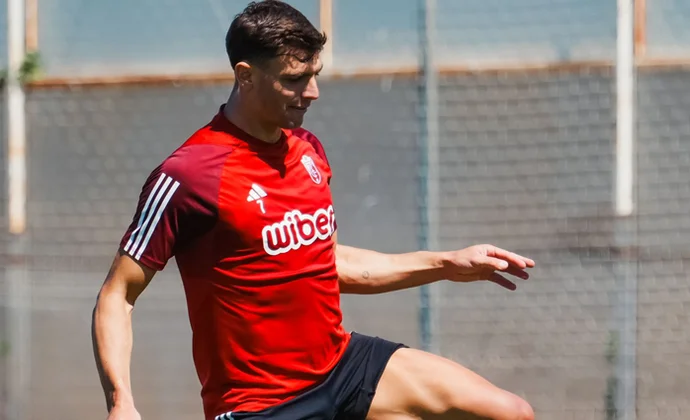 Hongla e Ignasi Miquel no se ejercitan y apuntan a bajas