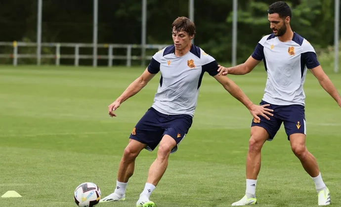 La Real Sociedad retoma los entrenamientos con Le Normand, pero sin Galán ni André Silva