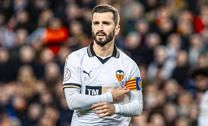 Según Conrado Valle, Gayà podría operarse y perderse el arranque de la 24/25