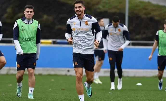 André Silva vuelve al grupo, pero Galán sigue al margen y apunta a baja