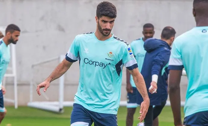 Pellegrini trabajó con una pareja de centrales formada por Visus y Sokratis