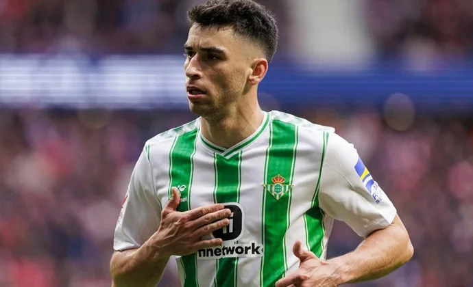 El Betis negociará la cesión de Marc Roca por una temporada más