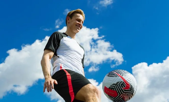 Frenkie de Jong hace horas extras para intentar llegar bien a la Eurocopa