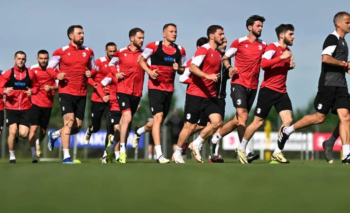 Georgia inicia su preparación con catorce futbolistas