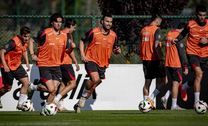 Yuksek sigue al margen. Demiral, Arda Güler y Özcan, ausencias