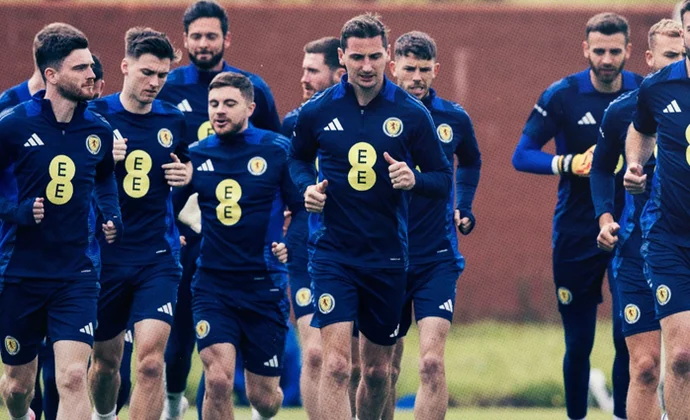 Escocia inicia sus preparativos con cuatro al margen y McKenna ausente