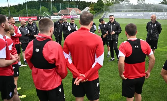 Sagnol no incorpora nuevos efectivos este jueves, pero sigue con la enfermería vacía