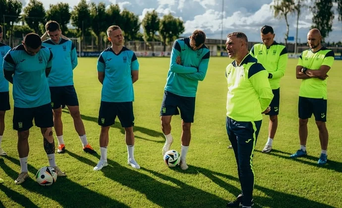 Sudakov y Mykolenko, al margen por lesión en el primer entrenamiento de Ucrania