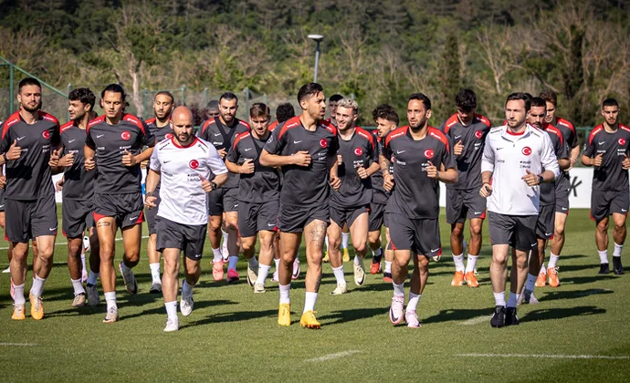 Yuksek y Kahveci vuelven al grupo. Montella solo espera a Arda Güler y Ozkan