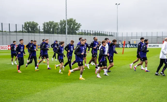 Raum, al margen en la primera sesión en Herzogenaurach