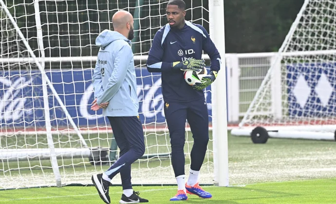 Maignan sigue sin tener buenas sensaciones y vuelve a apartarse del grupo