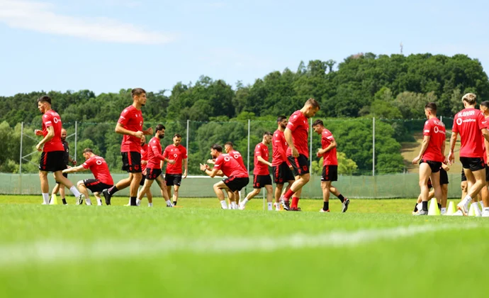 Abrashi se suma a la concentración y ya solo falta Djimsiti