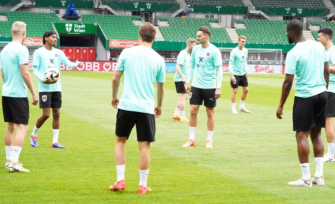 Schmid vuelve al grupo, Trauner se mantiene al margen y todavía no se ha incorporado Sabitzer